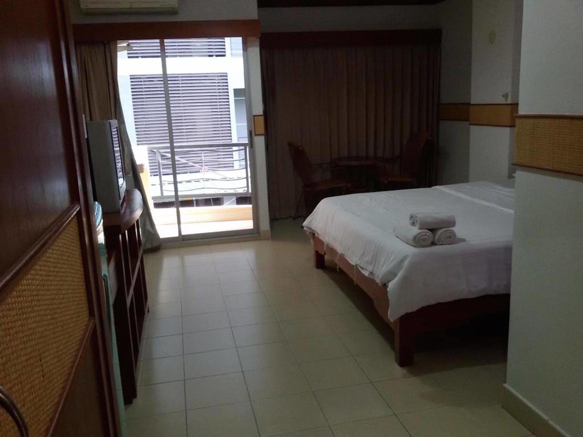 Aparthotel Rattakit Mansion Pattaya Exterior foto